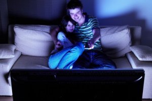 http://www.healthguidance.org/hgimages/15698WatchingTV.jpg